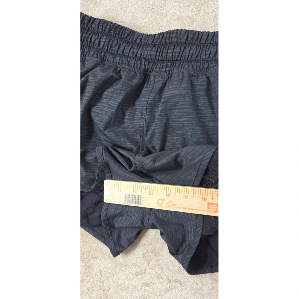 Lululemon peloton bootcamp Ready Shorts Womens 10 gray/black 8
